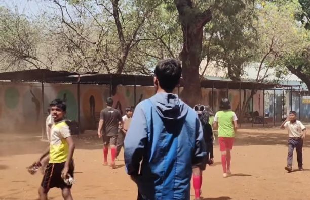 Urban amusement for boys in India