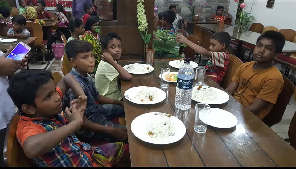 Who are street children